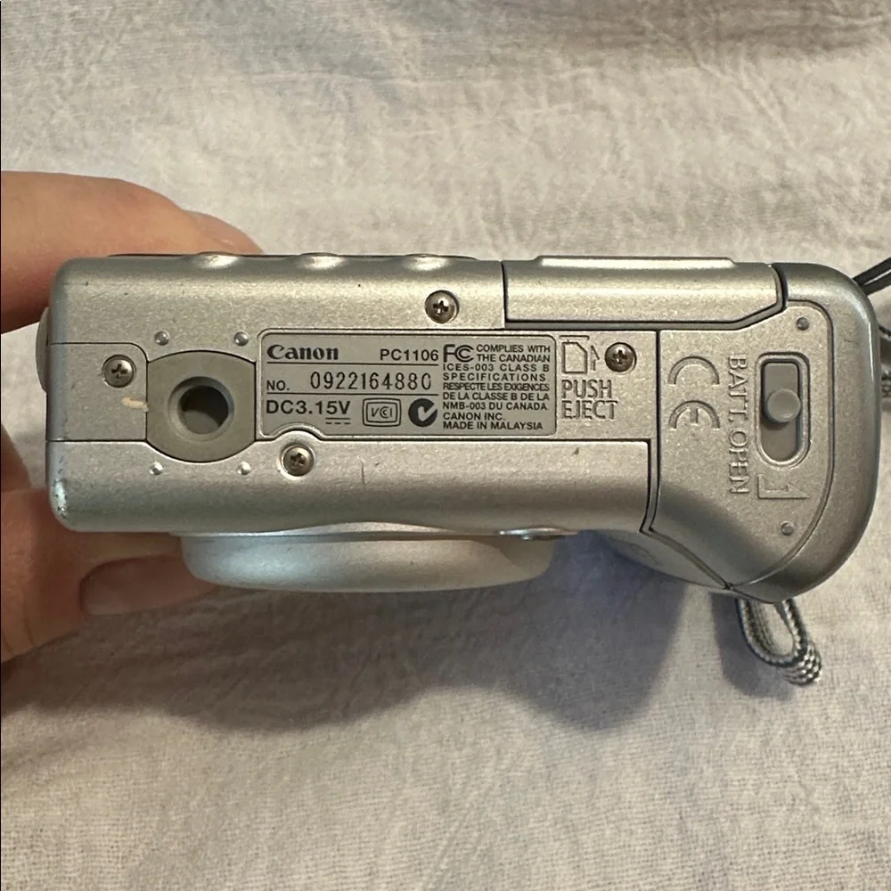 Canon PowerShot A520 Digital Camera 4.0 MP Silver PARTS ONLY ISSUE WITH SHUTTER